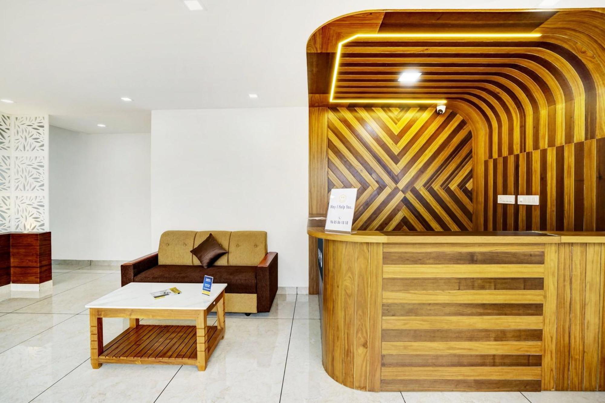 Hotel O Grand Parassini Pāppinisseri Esterno foto