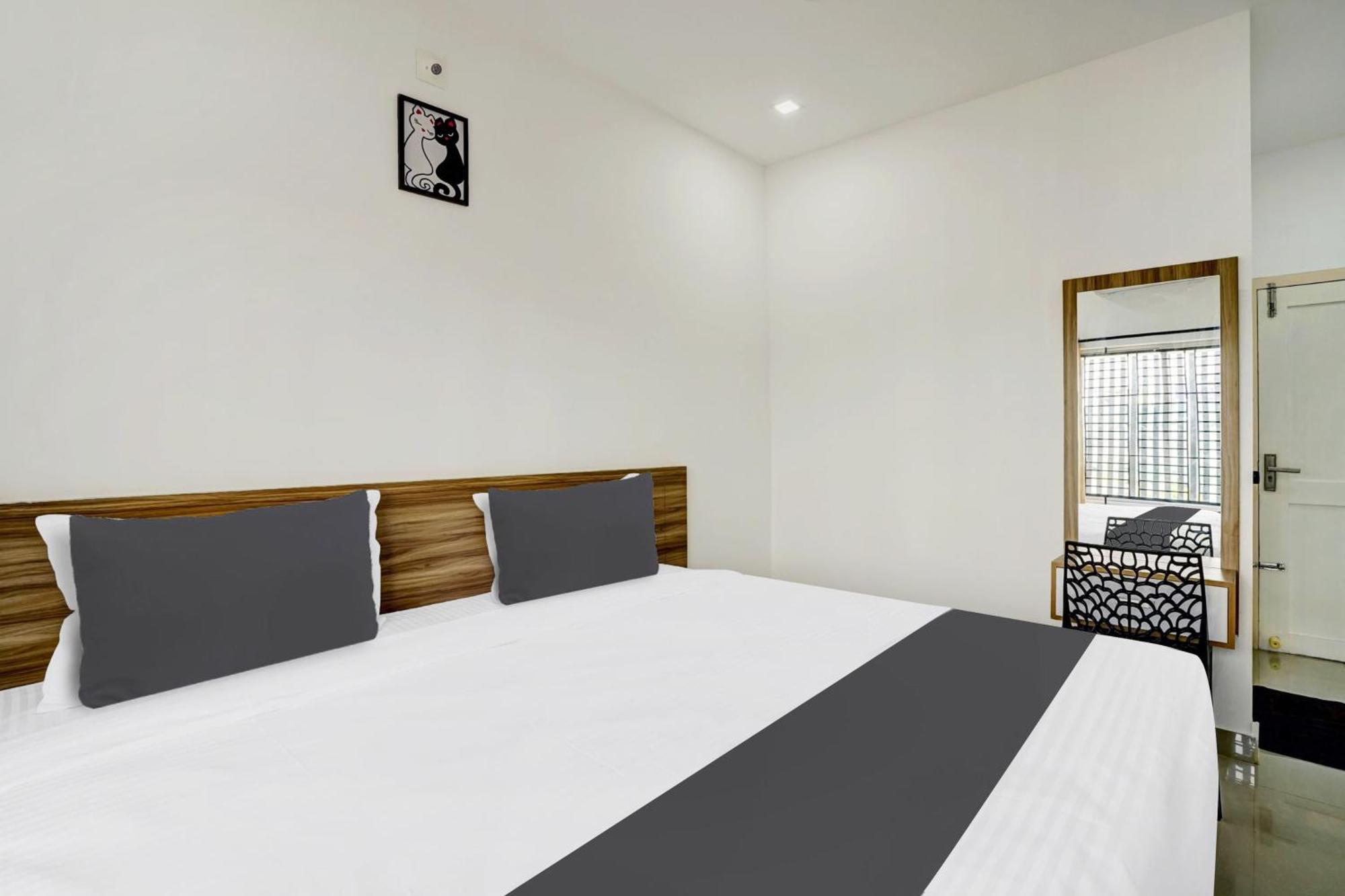 Hotel O Grand Parassini Pāppinisseri Esterno foto