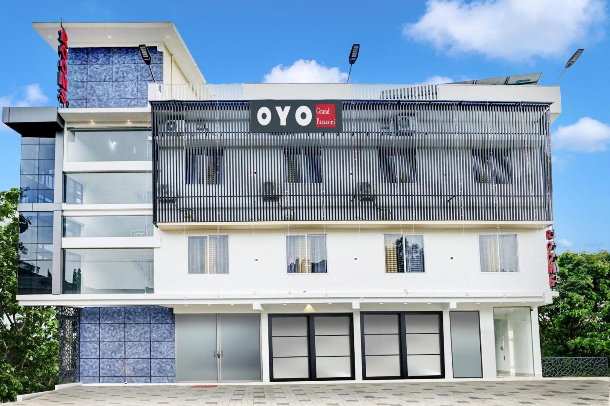 Hotel O Grand Parassini Pāppinisseri Esterno foto