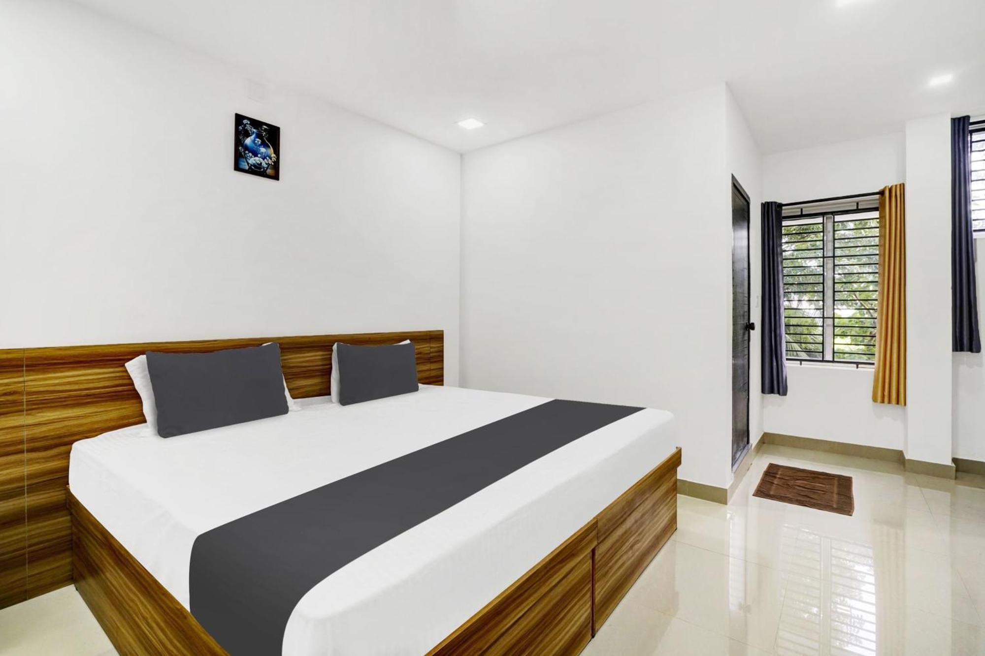 Hotel O Grand Parassini Pāppinisseri Esterno foto
