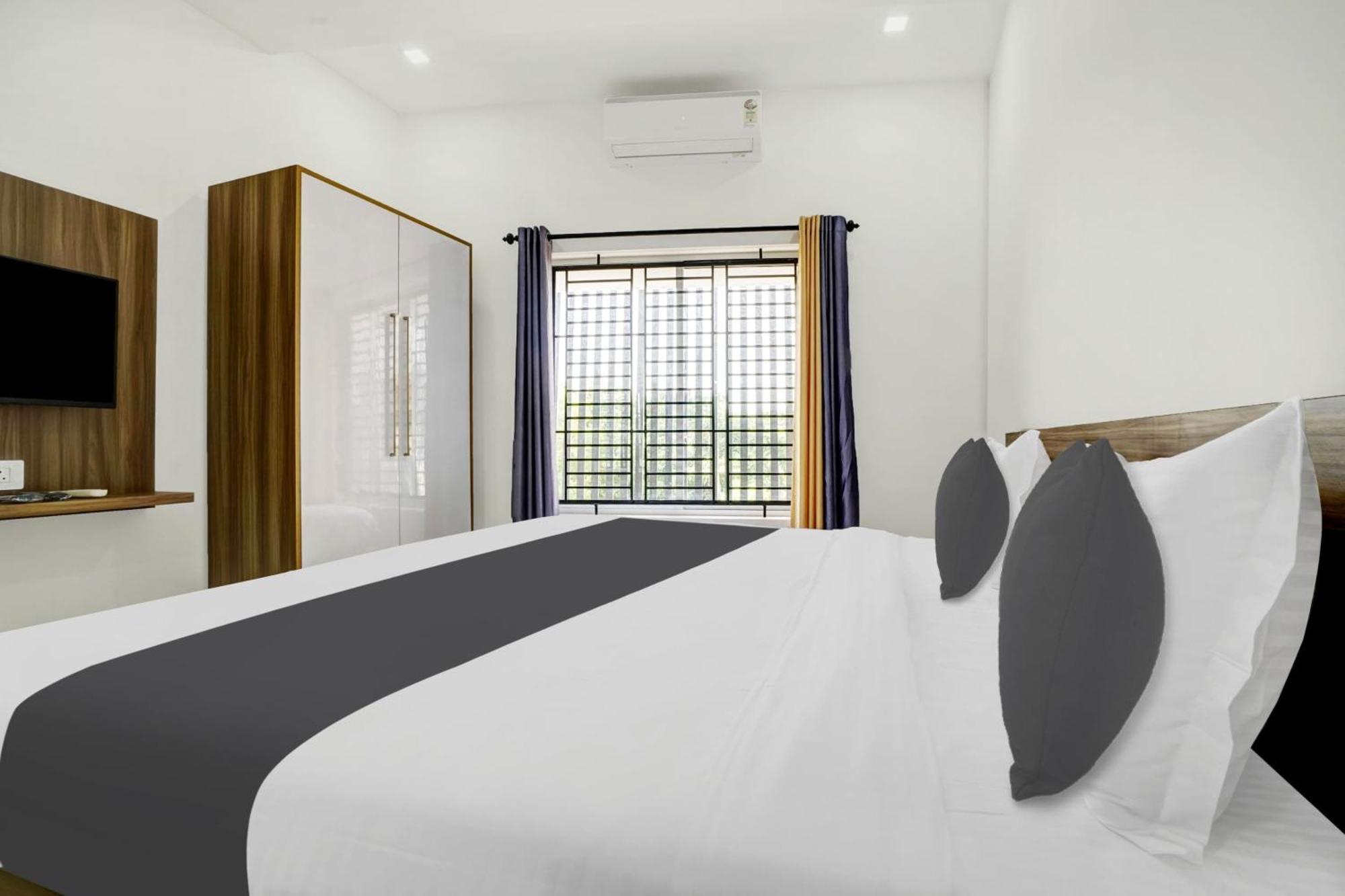 Hotel O Grand Parassini Pāppinisseri Esterno foto