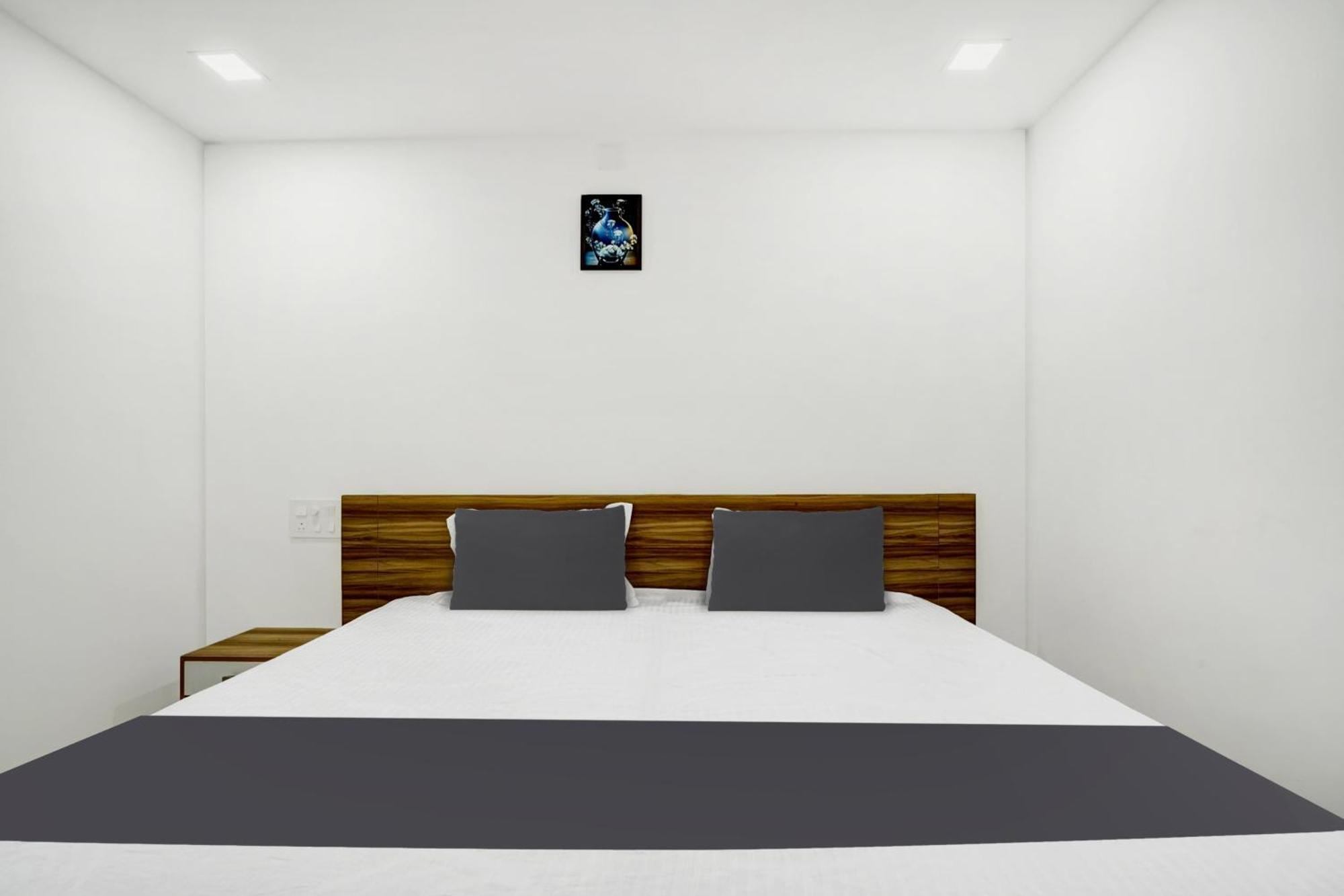 Hotel O Grand Parassini Pāppinisseri Esterno foto